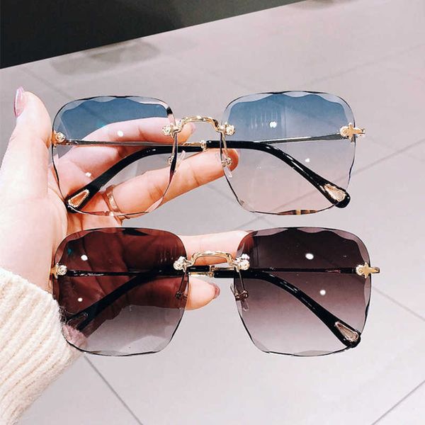 Occhiali da sole classici di marca Fashion Outdoor Summer Designer nuovissimi Square Elegant Women Italia Occhiali da sole Donna Ladies Vintage Shades Eyewear