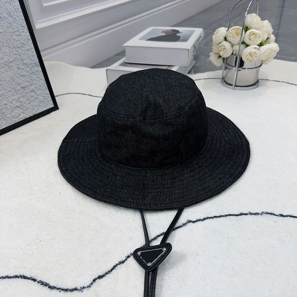 Chapéu de caçamba de caçadores de designer de luxo emparelhado com estilo clássico à prova de vento para homens e mulheres se sente muito confortável