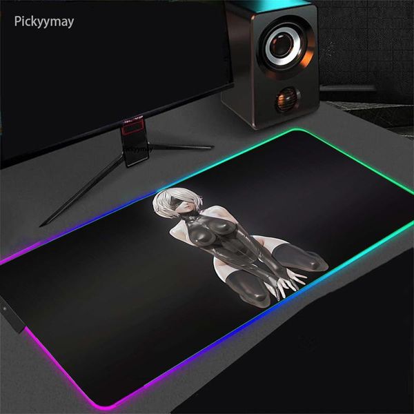 Tappetini Anime Sexy Girl Mouse Pad RGB Mousepad Gaming Nier Automata Computer LED Gamer Tappeto in gomma con retroilluminazione Tappetino da gioco LOL CSGO