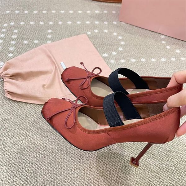 Дизайнерские женские туфли обувь высокие каблуки свадебные лук формальные обувь дизайнер роскошные атласные эластичные 9,5 см. Квадратный квадратный ноги черно -белый красный розовый розовый выпускной