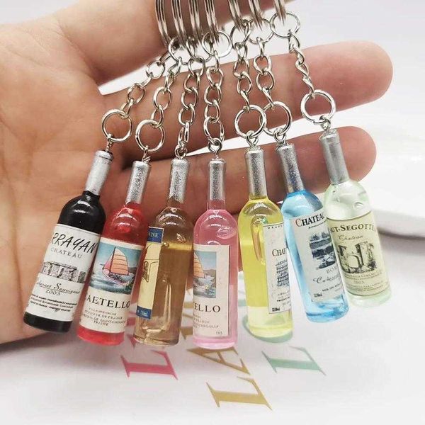 Anahtar Yüzük Sevimli Mini Simüle Reçine Bira Şişesi Erkek ve Kadınlar Roman Çanta Tahtası Keychain Kolye Aksesuarları Düğün Partisi Hediyeleri G230526