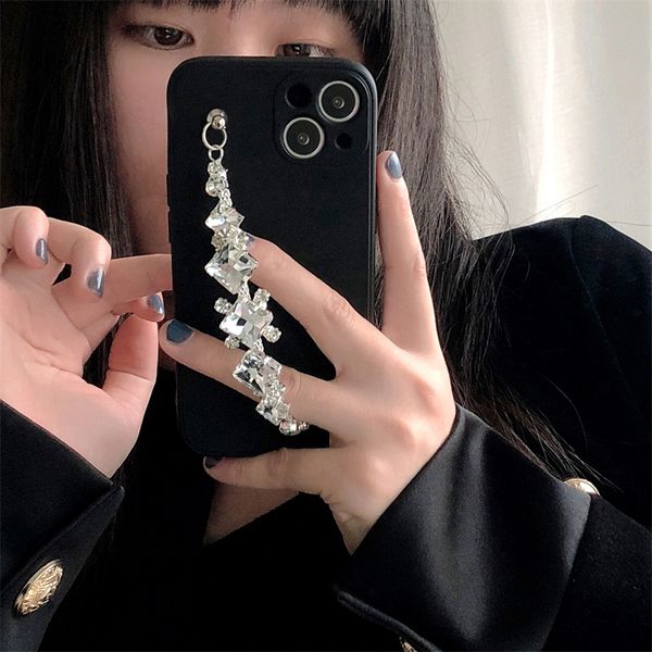 Black Cool Girl Somente capa de capa completa para Apple iPhone14Promax 14Plus iPhone13Promax 11Pro 12 Mini -choques à prova de choque com diamante bracelt Shinning Chain Stars