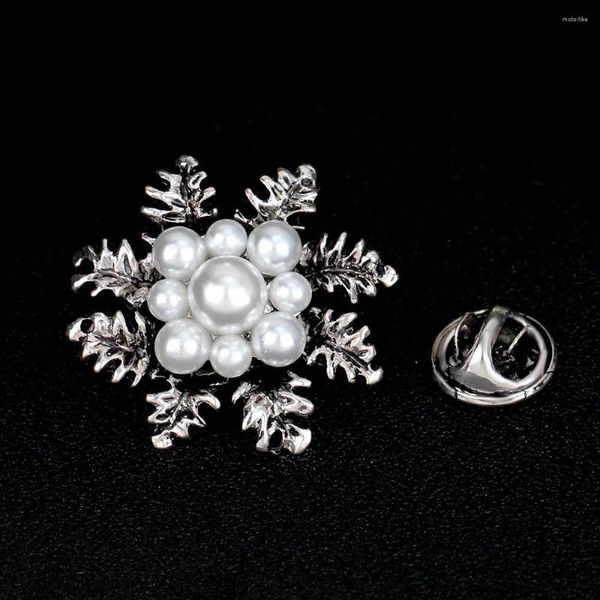 Broschen Legierung Nette Schneeflocke Simulierte Perle Brosche Weibliche Corsage Revers Pin Hemd Kleid Schmuck Kleidung Zubehör Designs AD163