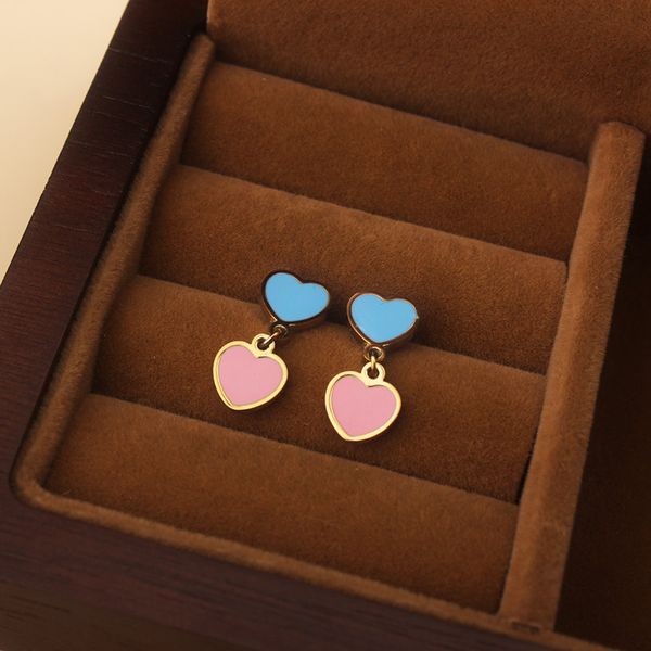 Klassisches Design, rosa-blau emaillierter Herz-Charm-Ohrring, 18 Karat Gold, versilbert, Edelstahl-Ohrringe für Damen