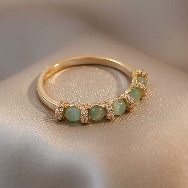 Rings de banda exclusiva Green Zircon Ring Dourado Color Irregular Anings for Woman Elegant Party Wedding Student Jóias AA230529