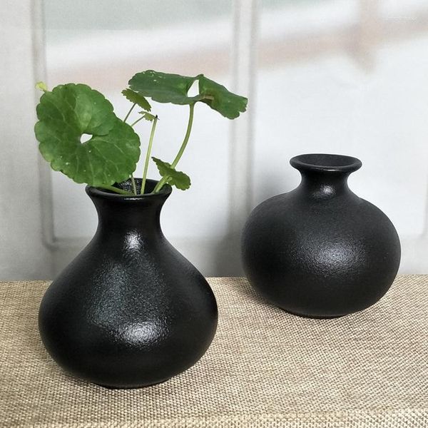 Vasen, handgefertigte Vase aus schwarzer Keramik, Stoare, handbemalte Glasur