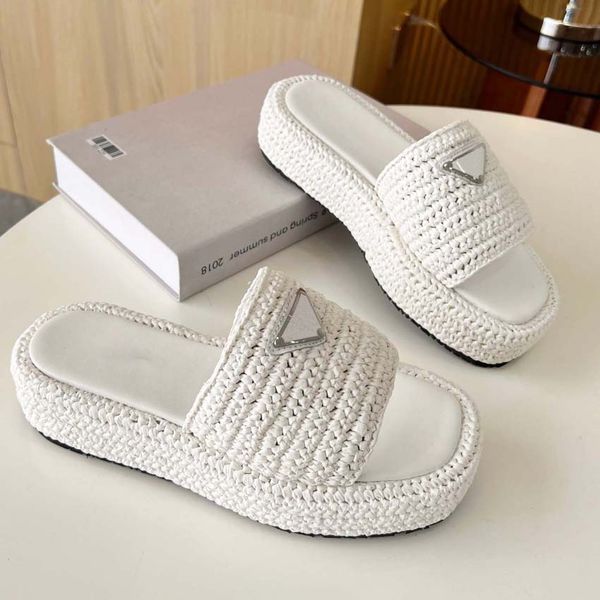 Gold Designer On Buckle Slip Schwarz Braun Casual Pool Damen Sandalen 2023 Neue Prad Triangle Straw Weave Slipper Sandale Plattform