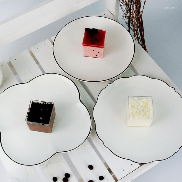 Pratos nórdicos preto e branco Design simples jantar jantar cerâmica disco de luxo de matapão de luxo de lanche o forno de microondas não disponível