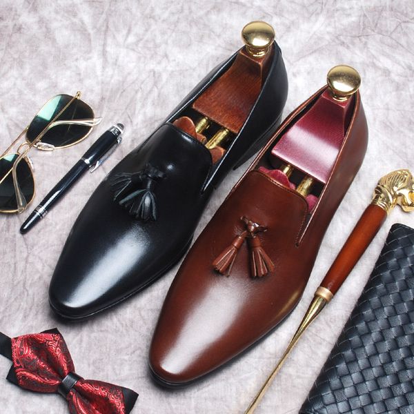 Sapatos de vestido novos mocassins de borla de borla pontiagudos pintados de sapatos casuais marrom pretos para homens teram sapatos formais de couro genuíno oxford