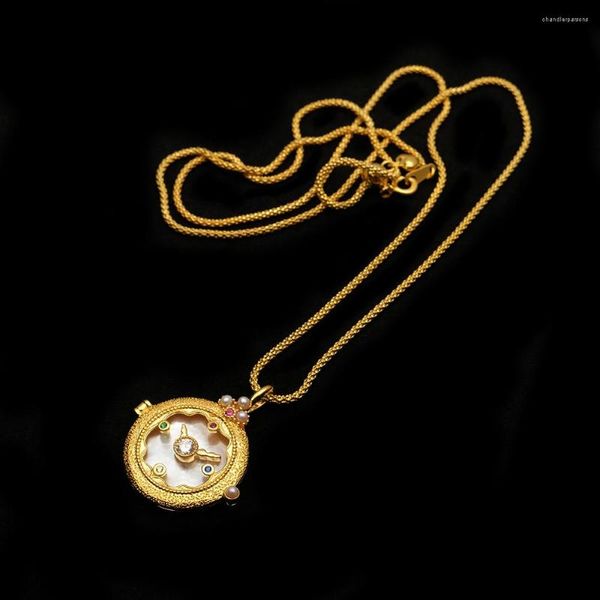 Colares de pingentes Amorita Boutique Gold Color Clock Colar