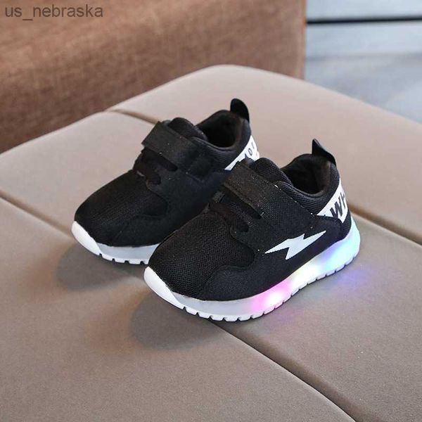 Scarpe da ginnastica per bambini atletiche all'aperto Scarpe da bambino per bambini Led Lampeggiante Scarpe luminose Scarpe sportive da passeggio Scarpe casual leggere per età 17 L230518