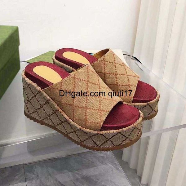 Slippers Moda feminina bordada de telas designer puxar na plataforma feminina sandálias de cunha preto qiuti17