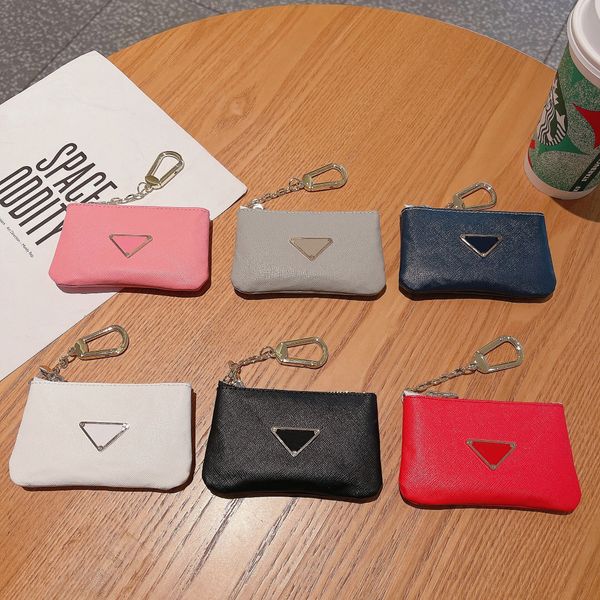 Clássico como P Keychains Designer de luxo A mesma bolsa de cartas de estilo Mini Mini Metal Inverted Triangle Big Brand Coin Burse