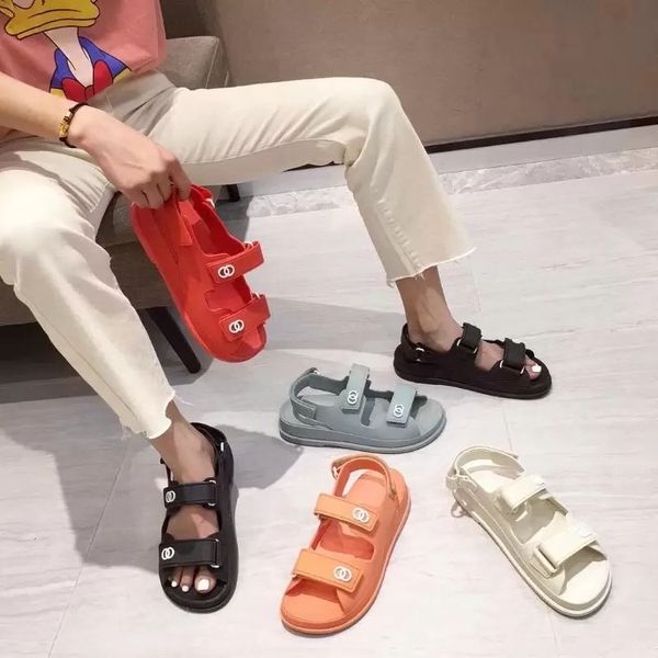 Sandálias novas comemore hookloop slingback plataform sapatos de pai feminino fivela de fivela de fivela de praia de tira de salto macio sapatos esportivos de salto 22ss 35-40