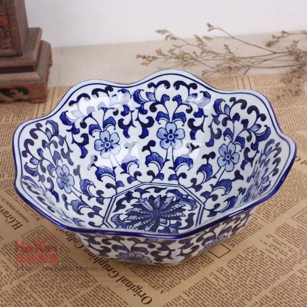 Pratos Jingdezhen Prato de frutas de cerâmica azul e branco Grande pintado à mão estilo europeu Bacia de doces seca