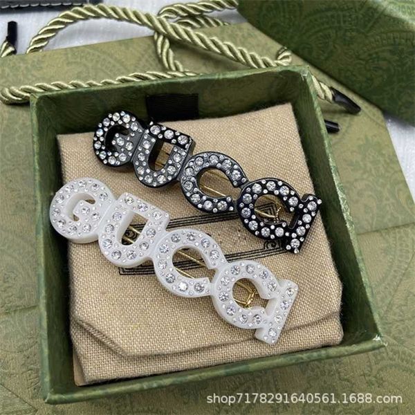 Designer-Schmuck, Armband, Halskette, Ring, Kopfschmuck, Strass-Rückseite, Pony, Kristallnetz, roter Clip, Haarnadel, hohe Qualität