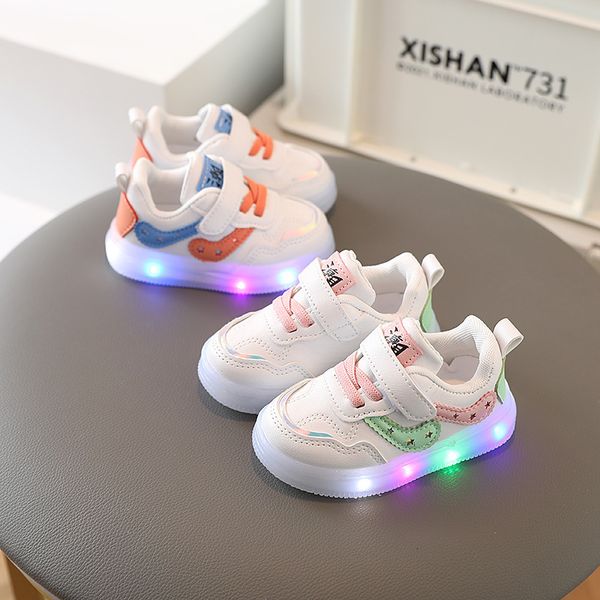 Sneaker Tenis bambini a led da scarpe ragazze ragazze illuminate scarpe brillanti per bambini morbidi per bambini traspirati per neonati per neonati per bambini 230530