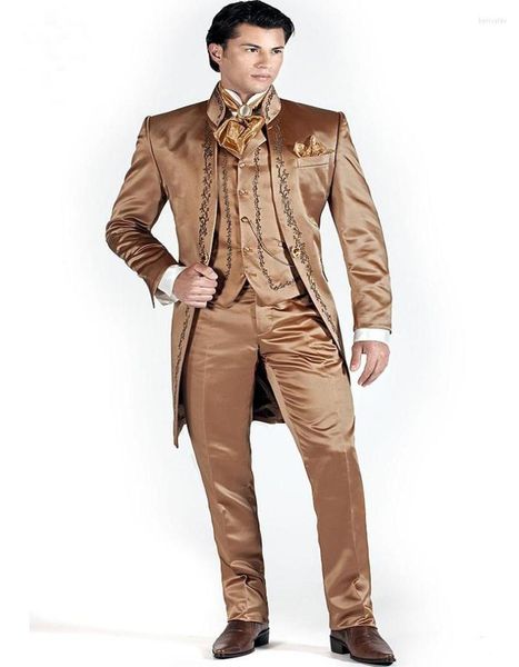 Abiti da uomo Arrivo Ricamo Groomsmen Mandarino Risvolto Smoking dello sposo Uomo Matrimonio / Ballo Uomo Blazer (Giacca Pantaloni Gilet Cravatta) A53