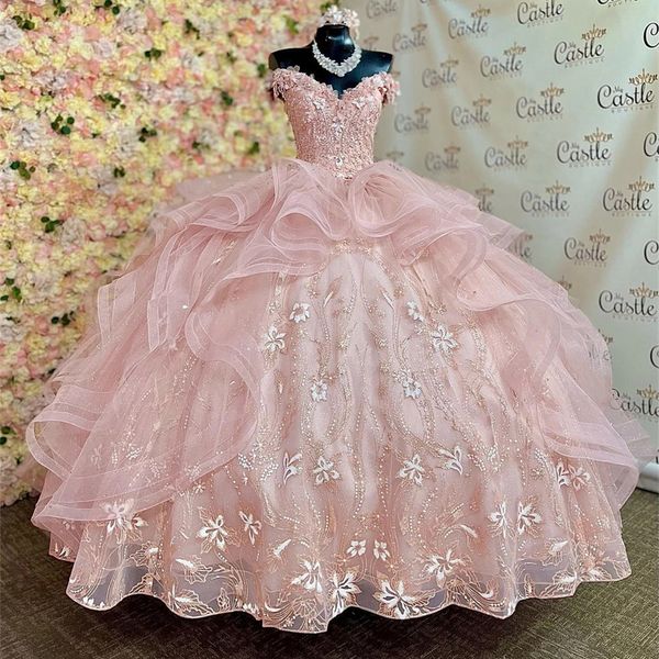 Principessa rosa chiaro Abiti Quinceanera Fiori 3D Appliques in pizzo Abito da ballo con volant Abito da compleanno Tulle Lace-Up Sweet 16 Abiti abiti da 15