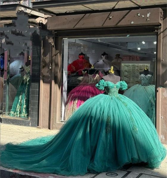 Платья принцессы Quinceanera Темно-зеленый длинный шлейф из тюля с открытыми плечами Sweet 16 Платье с кружевными аппликациями Корсет для выпускного вечера Платья для девочек 2024