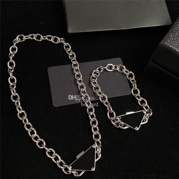 Collana di gioielli a catena spessa vintage imposta orecchini di design a forma di triangolo con lettere orecchini con pendente da donna catena per ragazza Eardrop di cristallo G201w