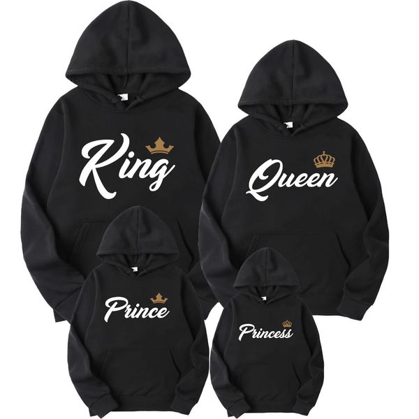 Abiti coordinati per la famiglia Re Regina Principe Principessa Stampa Abito maglione Coppia Felpa con cappuccio Genitore bambino Abbigliamento Streetwear Felpa con cappuccio 231201