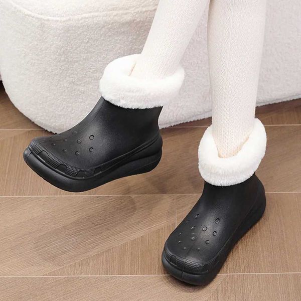 Stivali invernali in peluche Stivali da pioggia con suola spessa da donna Zoccoli da esterno alla moda Scarpe antiscivolo Stivali in cotone caldo Designer di scarpe con buco peloso