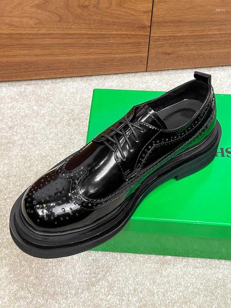 Sapatos de vestido de couro genuíno Lace Up formal bloco masculino esculpido sola grossa redonda dedo do pé casual negócios