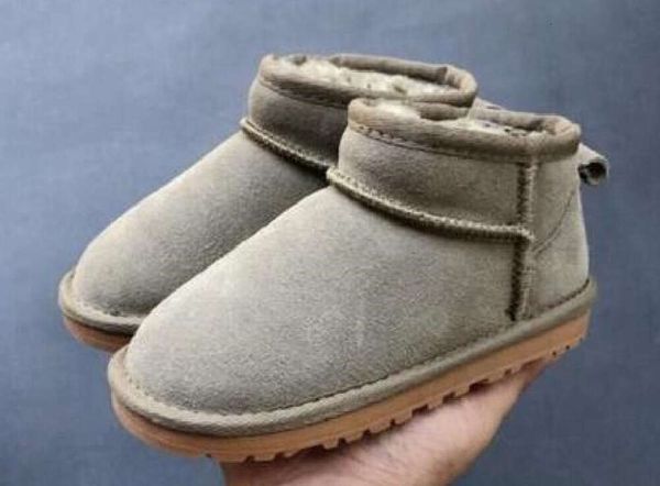 UG Kids Botas de tornozelo de couro genuíno Mini 5854 estilo Austrália Botas de neve à prova d'água sapatos de algodão G