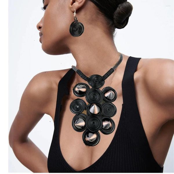 Conjunto de brincos de colar moda para mulheres colares de fio de alumínio decorativos tridimensionais exagerados