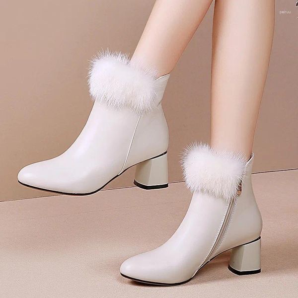 Sapatos de vestido inverno moda feminina botas de tornozelo 2023 curto salto grosso bombas camada de couro lado zíper vison cabelo bege branco