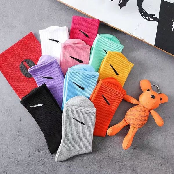 Designer-Sportsocken, modische Sportsocken für Herren und Damen, Baumwoll-Stickerei-Socken, bunte Damen-Socken, Markenlogo, Designer-Langsocken, 5 Paar/Box