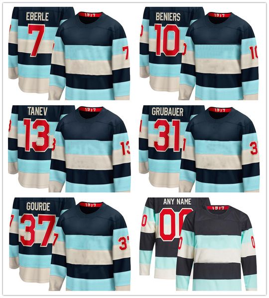 Deep Sea Blue 2024 Inverno Clássico Hóquei Jerseys 37 Yanni Gourde 10 Matty Beniers 31 Philipp Grubauer 13 Brandon Tanev 7 Eberle 19 Jared McCann 29 Vince Dunn Costurado