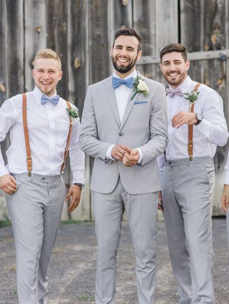 Abiti da uomo grigio chiaro Smoking da sposa Abiti da sposo Due bottoni Risvolto con visiera Classico 2 pezzi Giacca e pantaloni da cerimonia nuziale rustici