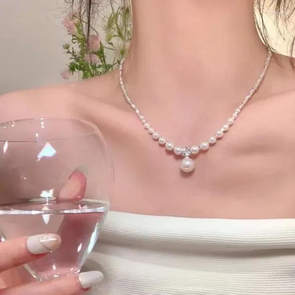 Collana di gocce di perla girocollo per il design delle minoranze femminile Sense il collo della catena del collo in perline Luce versatile Neckchain