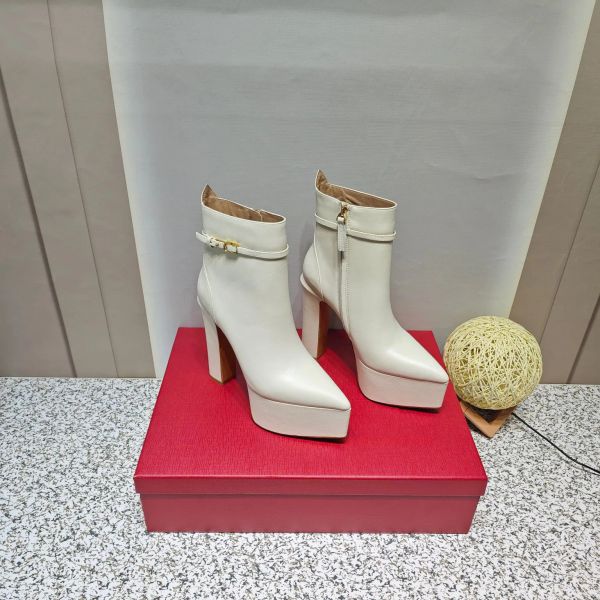 Botas curtas de couro genuíno, plataforma alta à prova d'água, alta qualidade, salto grosso feminino, fivela decorativa, botas de trabalho, calcanhar