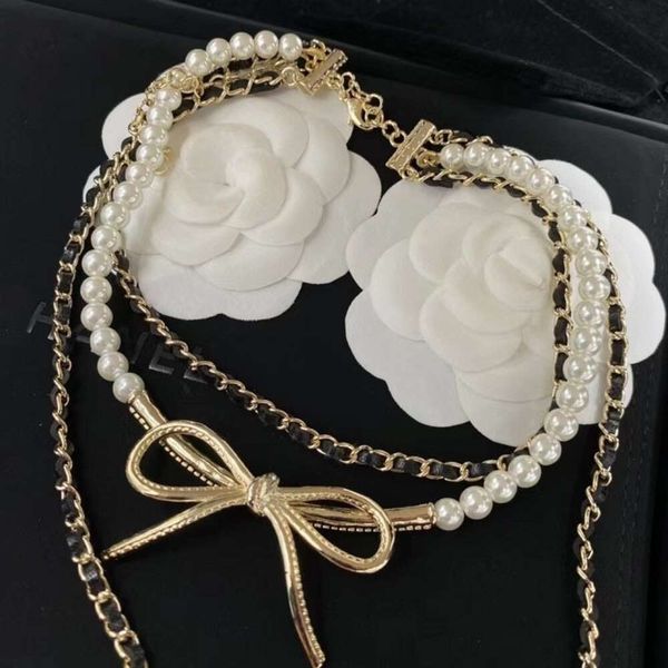 24SS Designer Channel Xiangjia 23 Estate Nuova catena di perle impilate Indossando pelle a vento Indossando un lungo arco multistrato Piccola collana in ottone Xiangfeng