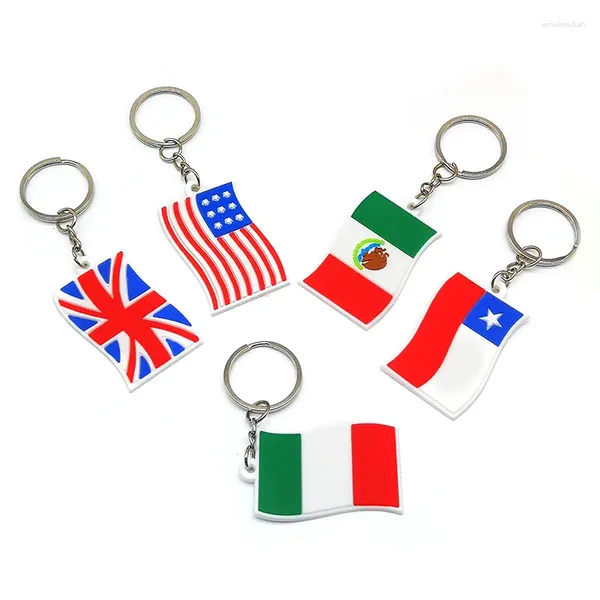 Portachiavi 8PCS Portachiavi in PVC Portachiavi con design bandiera nazionale Portachiavi personalizzato per souvenir di nozze per auto Accessori anime Gadget uomo