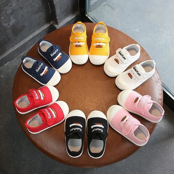 Spor ayakkabı çocukları tuval ayakkabıları açık yumuşak taban anti -slip Koreli spor sporları küçük beyaz ayakkabılar erkek ve kızlar için bebek ayakkabıları 231201