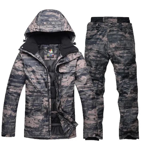 Ternos de esqui Khaki Camuflagem Conjuntos de terno de esqui para homens jaquetas de neve impermeáveis e calças de alça ao ar livre roupas de snowboard trajes de inverno 231130