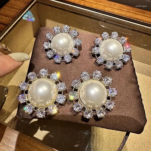 Orecchini a bottone Alla moda rotondi di lusso eleganti da donna Perline di conchiglia di grandi dimensioni Matrimonio Romanticismo Perla Fiore del sole Piercing