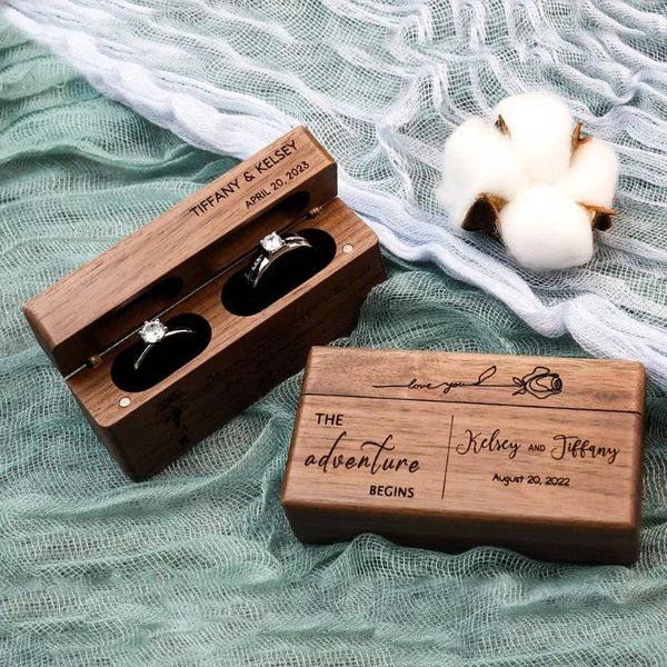 Товары для вечеринок Персонализированная широкая деревянная двойная коробка для обручальных колец Предложение с лазерной гравировкой Эксклюзивный подарок для невесты на заказ
