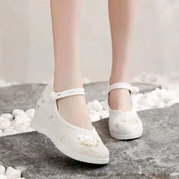 Kleidschuhe High Heel bestickt Erhöhung Tanzschuh Sabot Hanfu Silber Casual chinesische traditionelle Frau Sommer 2023 Schuh 231201