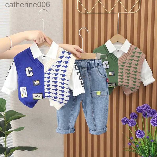 Kleidung Sets 2023 Herbst Koreanische Kleiner Junge 3PCS Kleidung Set Bestickte Pullover Weste Brief Langarm Hemd Jeans Infant baby Junge AnzugL231202