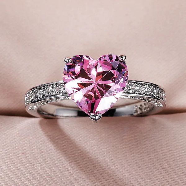 Anéis de casamento Huitan Luxo Solitaire Mulheres Coração Noivado AAA Rosa Cubic Zirconia Proposta para Namorada Aniversário Presente 231201