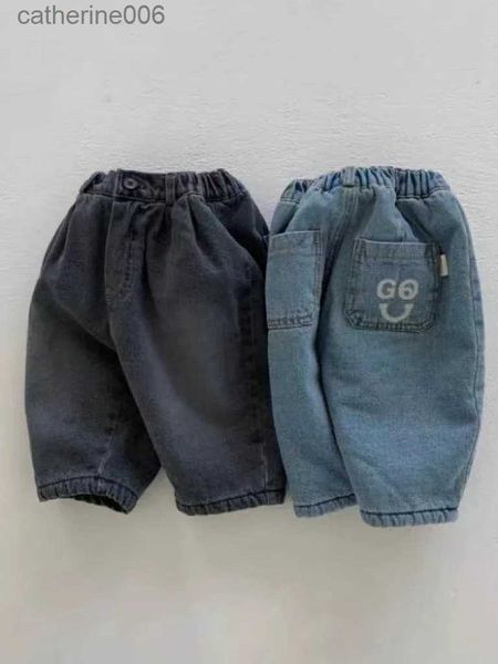 Set di abbigliamento 2023 Inverno New Baby Plus Velluto Pantaloni in denim di spessore Solido Bambini Ragazzi Pantaloni caldi Ragazza infantile Pantaloni in pile Vestiti per bambiniL231202