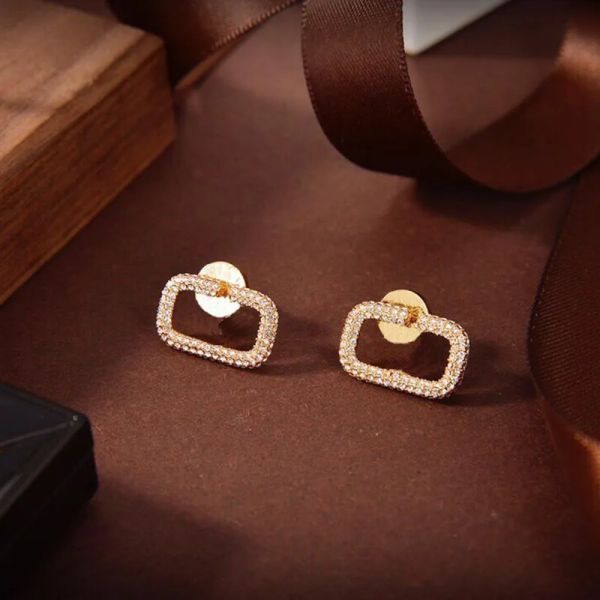 Modischer goldener Ohrring für Damen, Schmuck, Designer-Damen-Diamant-Ohrringe, quadratischer V-Bolzen, Designer-Bolzen, Hoop 2204112WU, Valentino