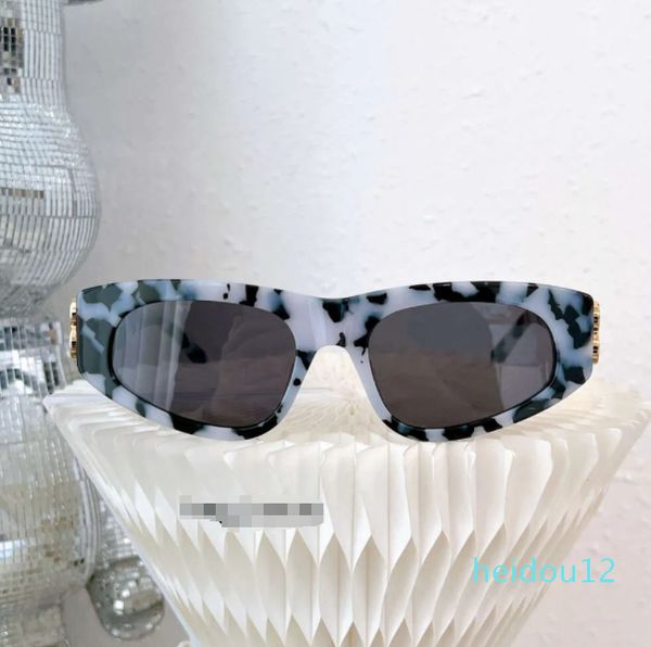 Occhiali da sole per coppie Lettera di moda Occhiali full frame color caramello Donna Street Photo Holiday Occhiali da sole impermeabili