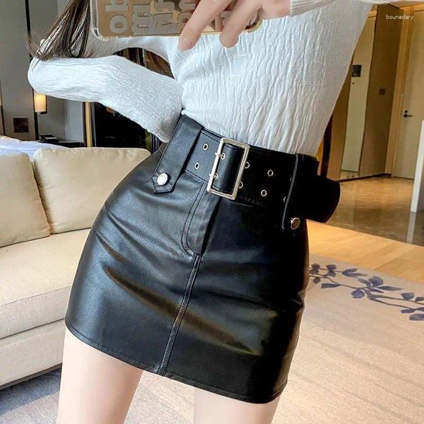 Юбки Женская юбка 2023 Корейская модная одежда однотонная пуговица выше колена мини винтажная кожаная черная Regulai Fit