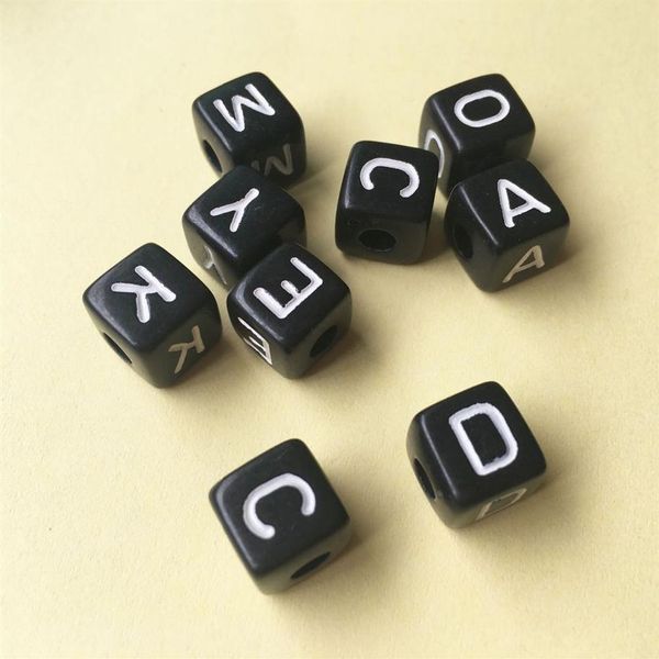 Todo 550 peças / lote misto A-Z 10 10mm preto com impressão branca plástico acrílico quadrado cubo alfabeto letra contas iniciais 200930254c